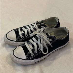 Converse - Black w white laces